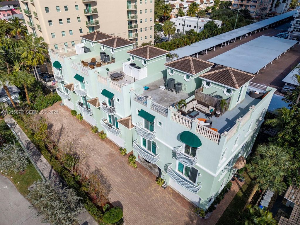 Photo of 430 Sunset Dr, Pompano Beach, FL 33062 (MLS # A11955879)