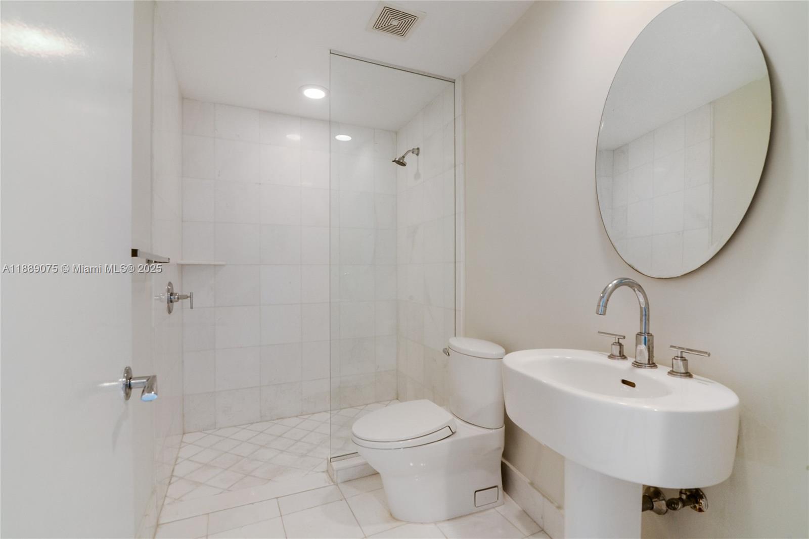 ARTECH RESIDENCES AT AVEN - Residential Lease