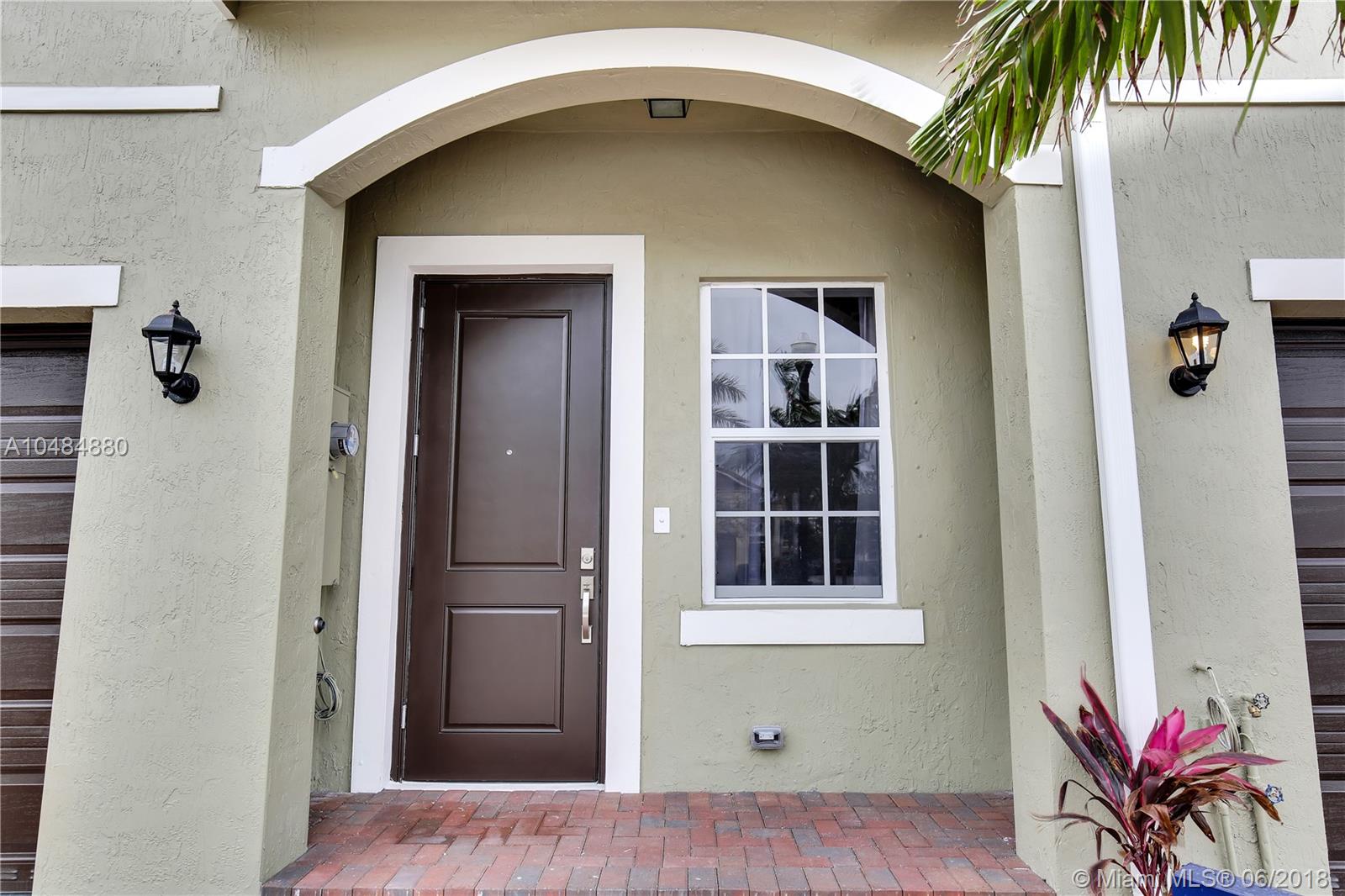 Palm Breeze - Residential