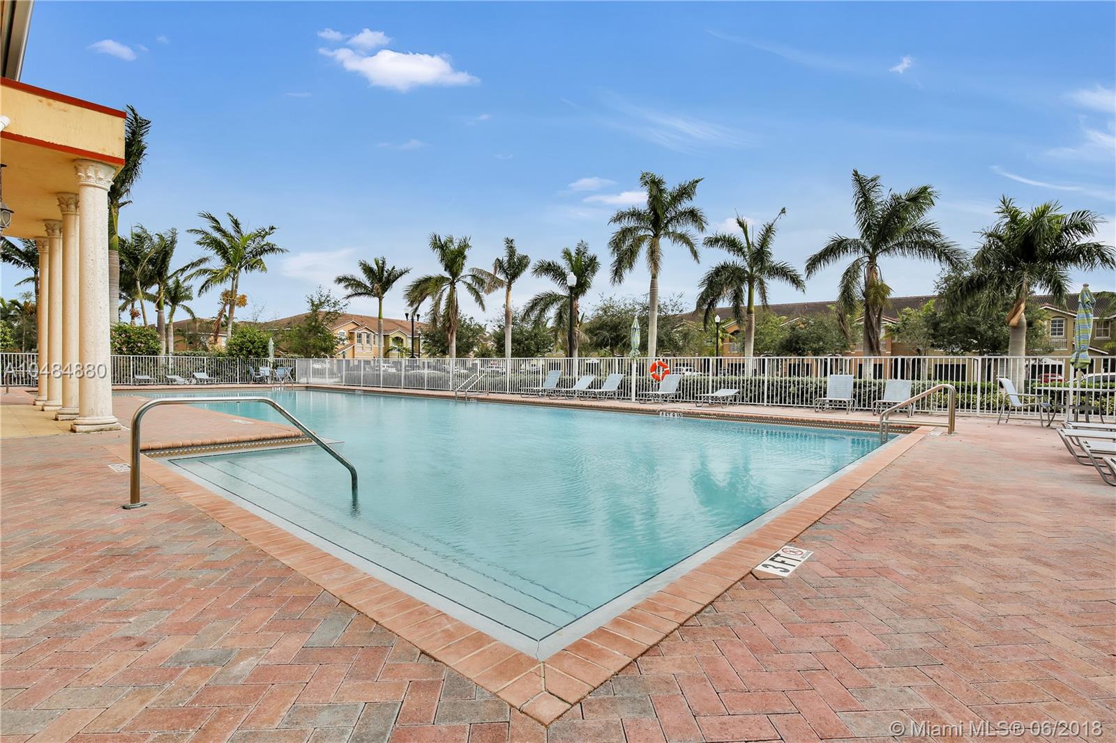 Palm Breeze - Residential
