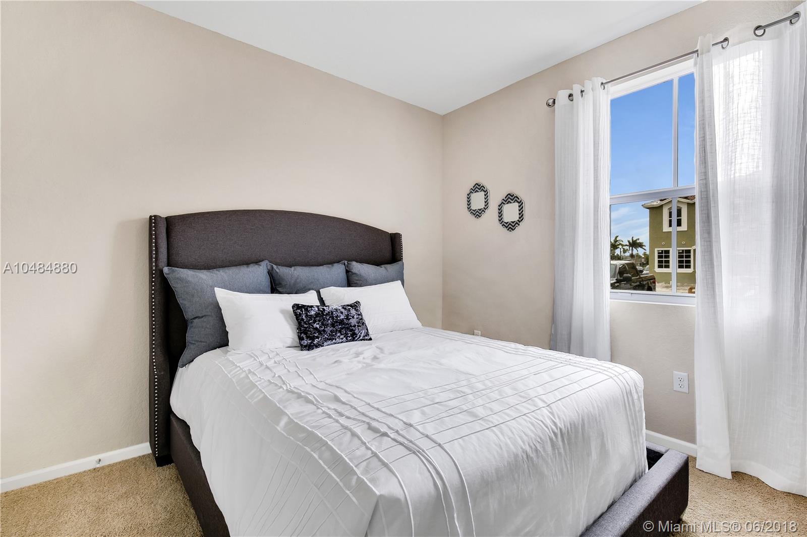 Palm Breeze - Residential