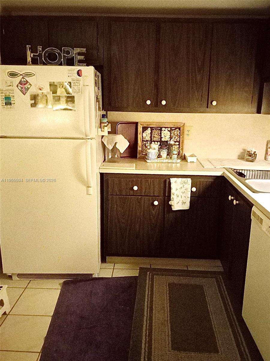 LAKE FOREST CONDO - Residential