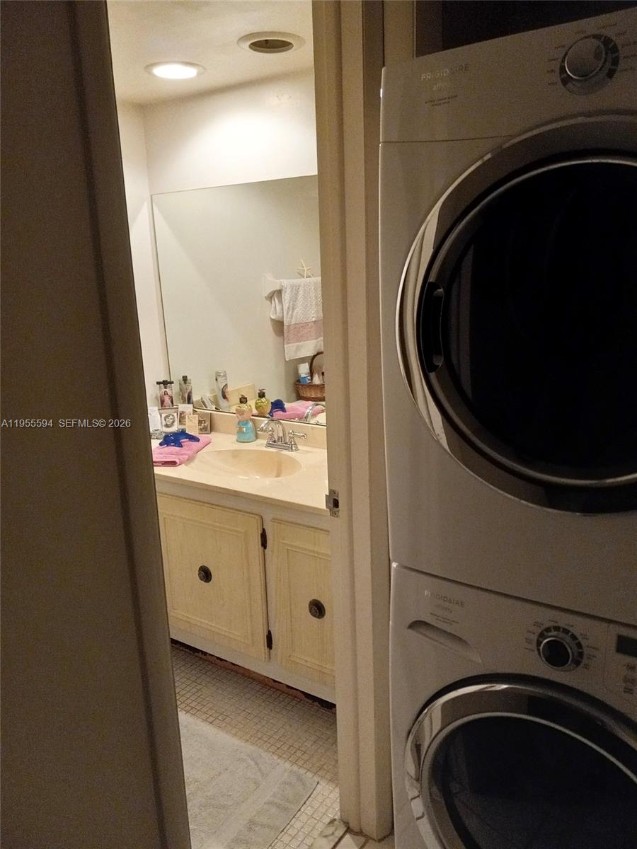 LAKE FOREST CONDO - Residential