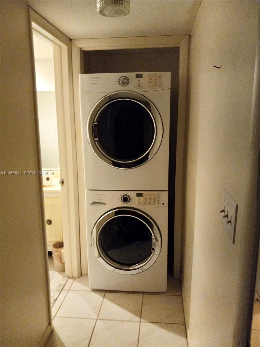 LAKE FOREST CONDO - Residential