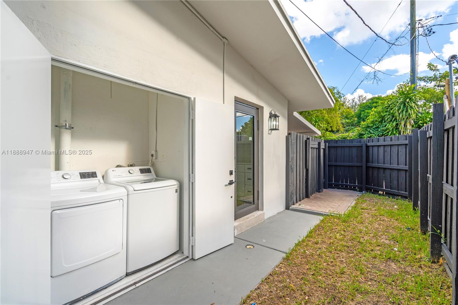 EVERGLADE LAND SALES CO - Residential