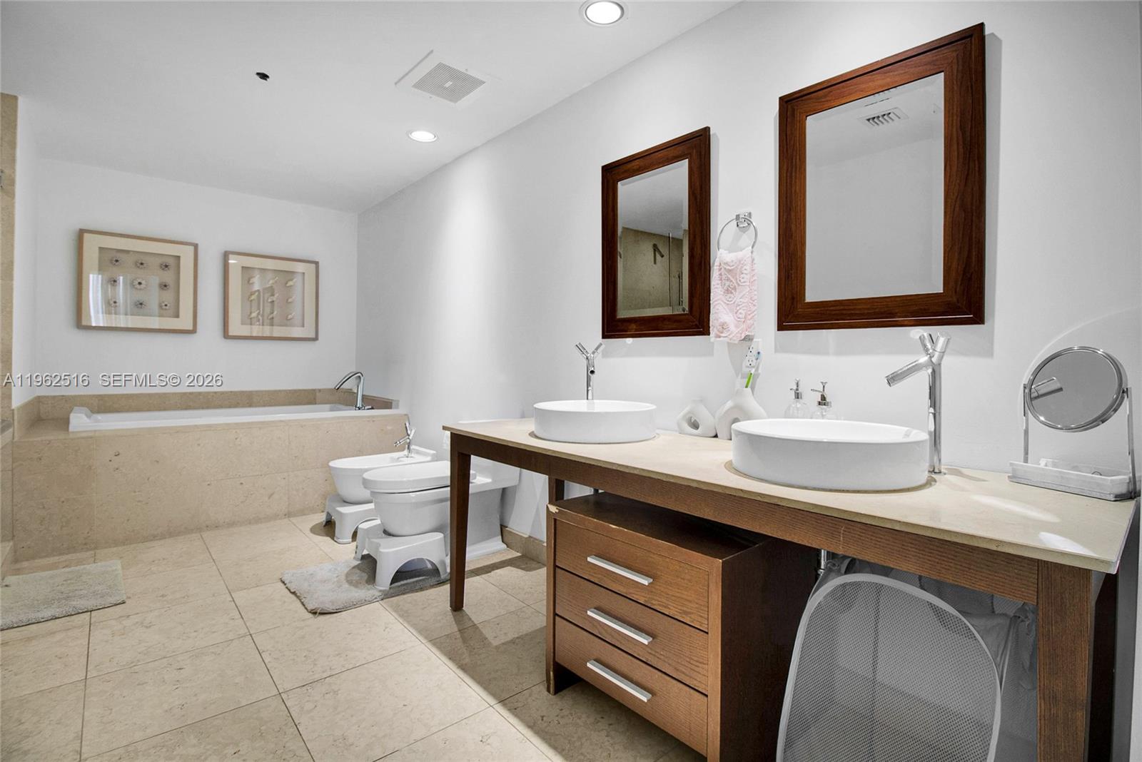 ICONBRICKELL CONDO NO 1 - Residential