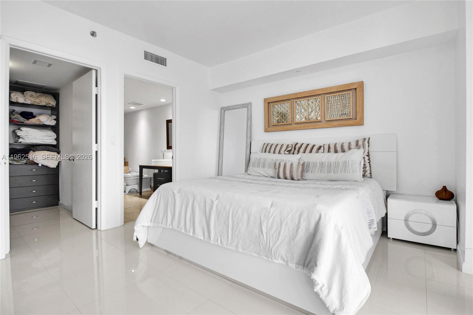 ICONBRICKELL CONDO NO 1 - Residential