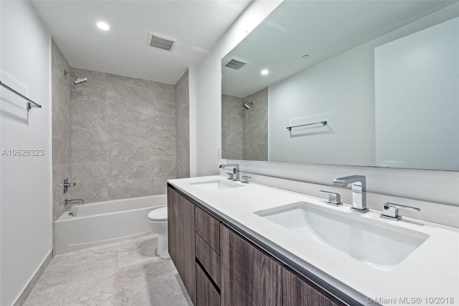 ARIA ON THE BAY - Residential