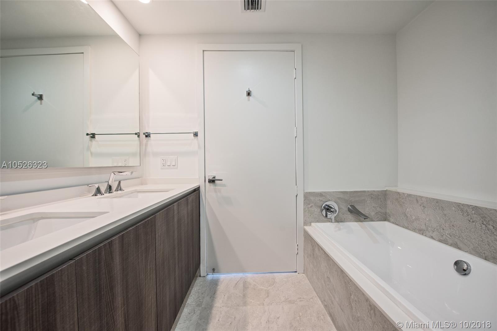 ARIA ON THE BAY - Residential
