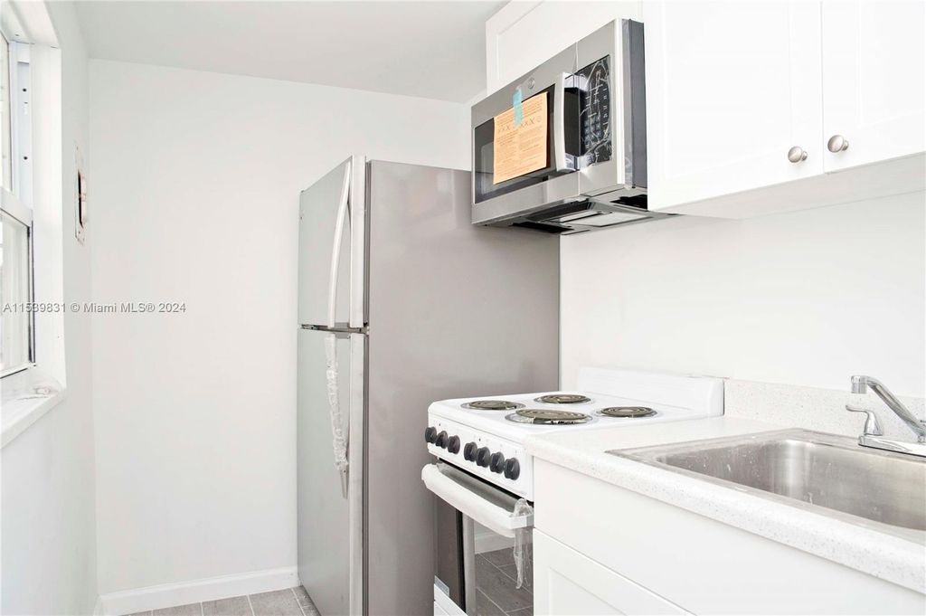 Photo of 1323 N Federal Hwy #5, Hollywood, FL 33020 (MLS # A11539831)