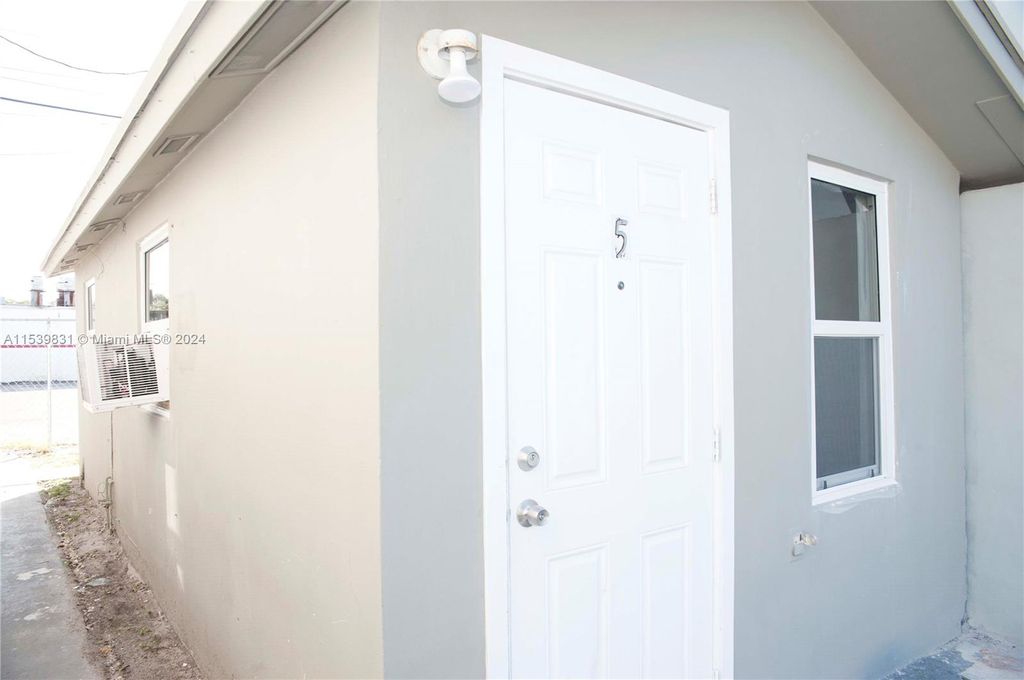 Photo of 1323 N Federal Hwy #5, Hollywood, FL 33020 (MLS # A11539831)