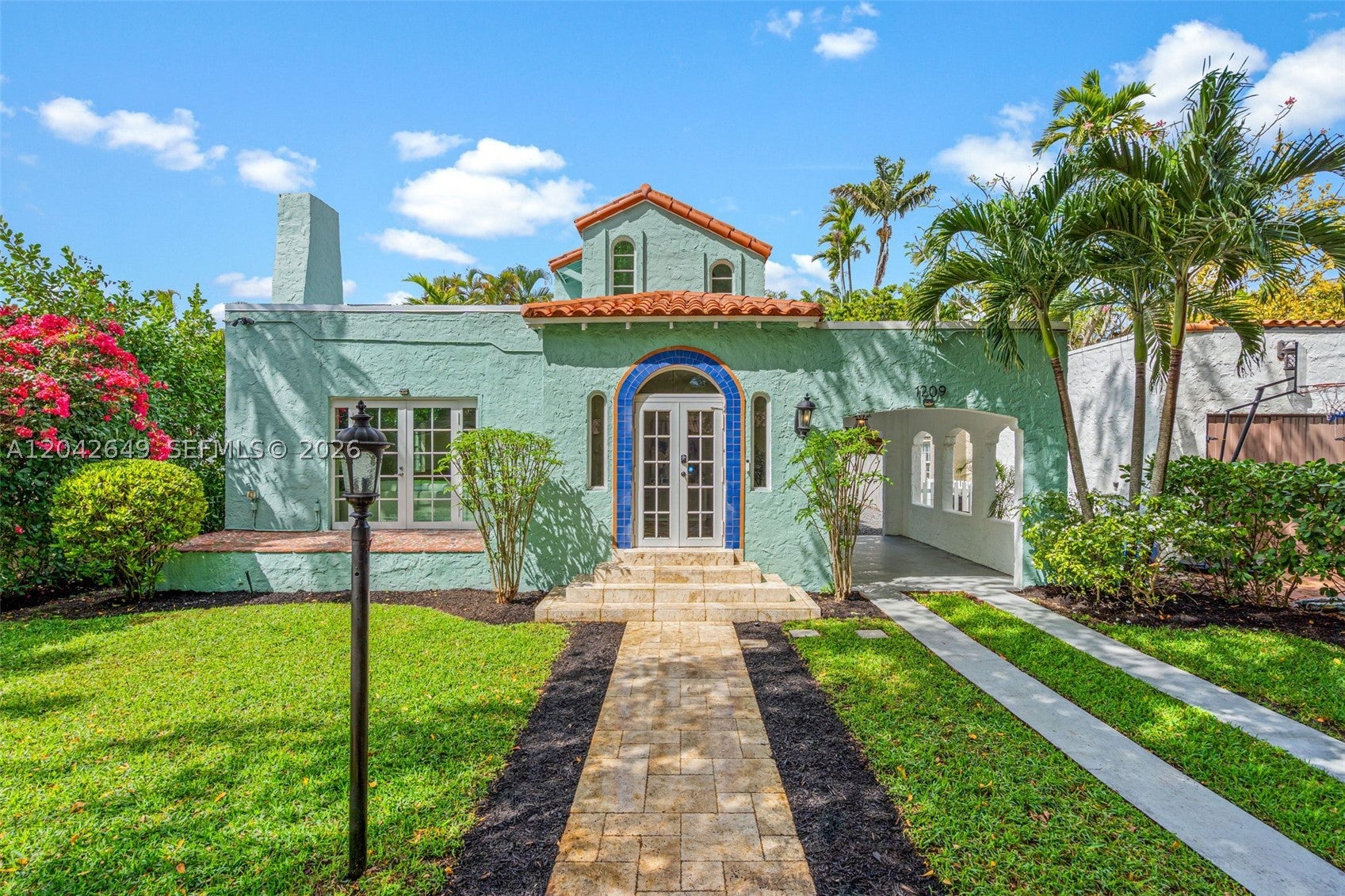 1209 La Mancha Ave