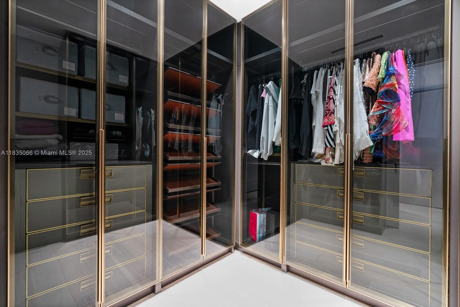 18555 COLLINS AVENUE COND - Residential