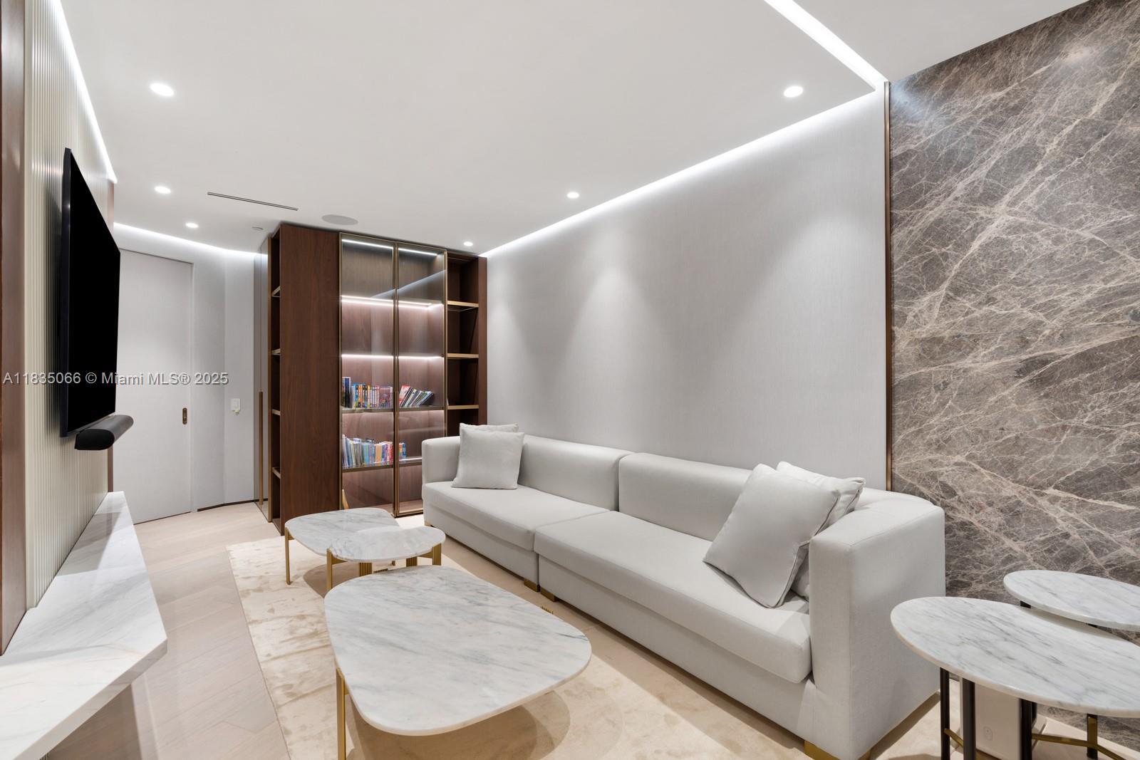 18555 COLLINS AVENUE COND - Residential