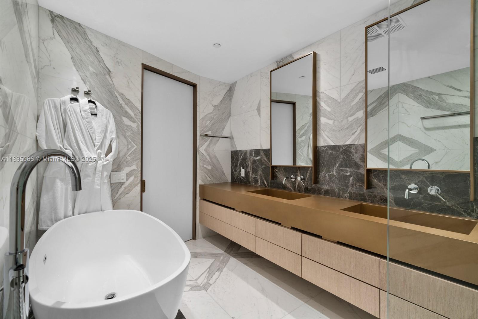 18555 COLLINS AVENUE COND - Residential