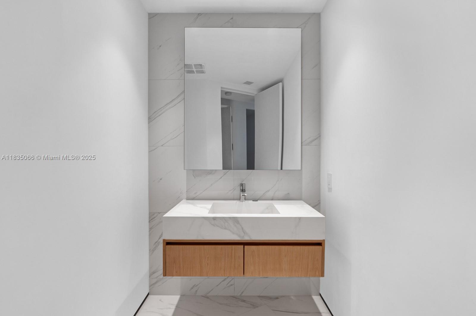 18555 COLLINS AVENUE COND - Residential