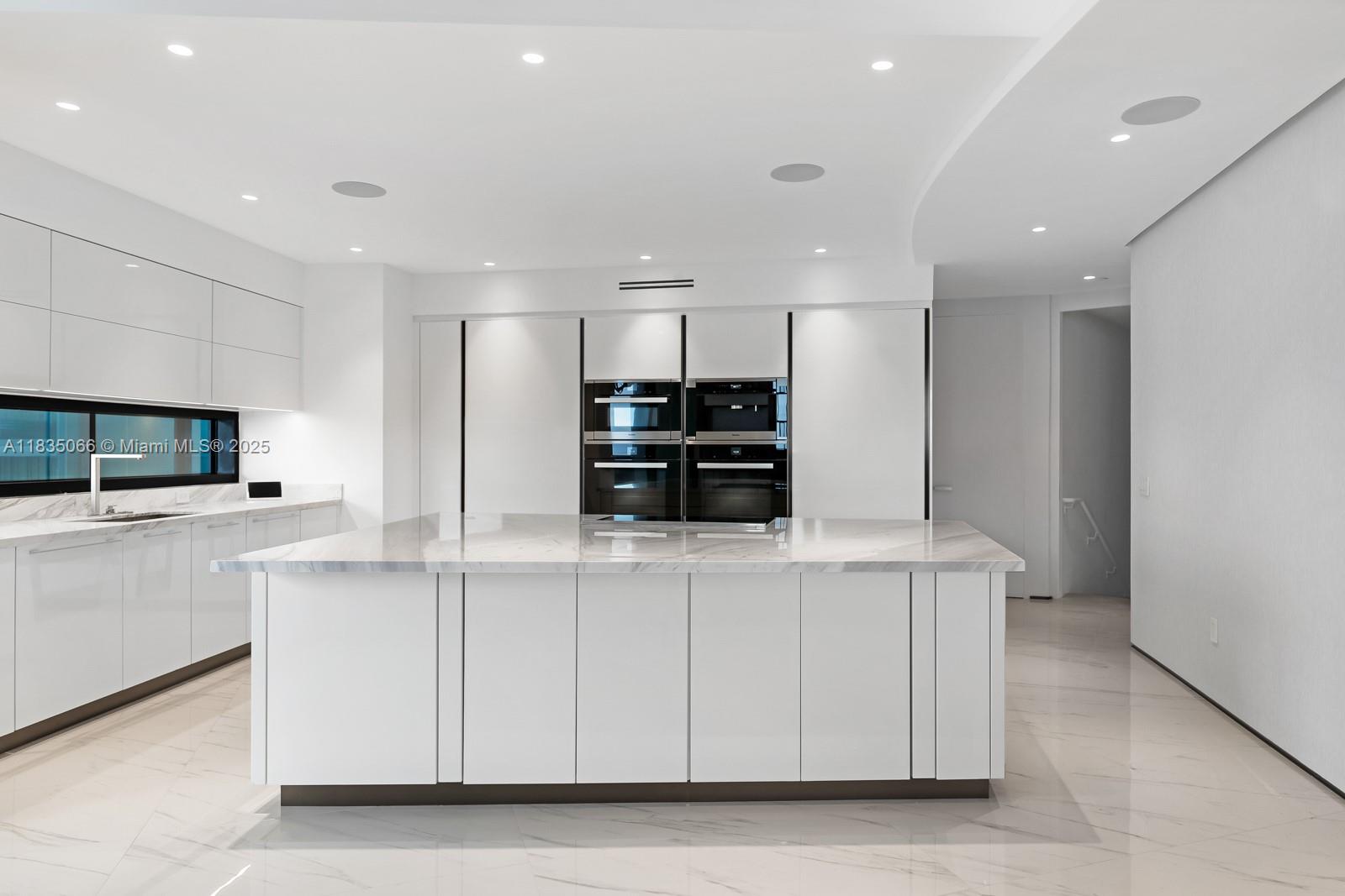 18555 COLLINS AVENUE COND - Residential