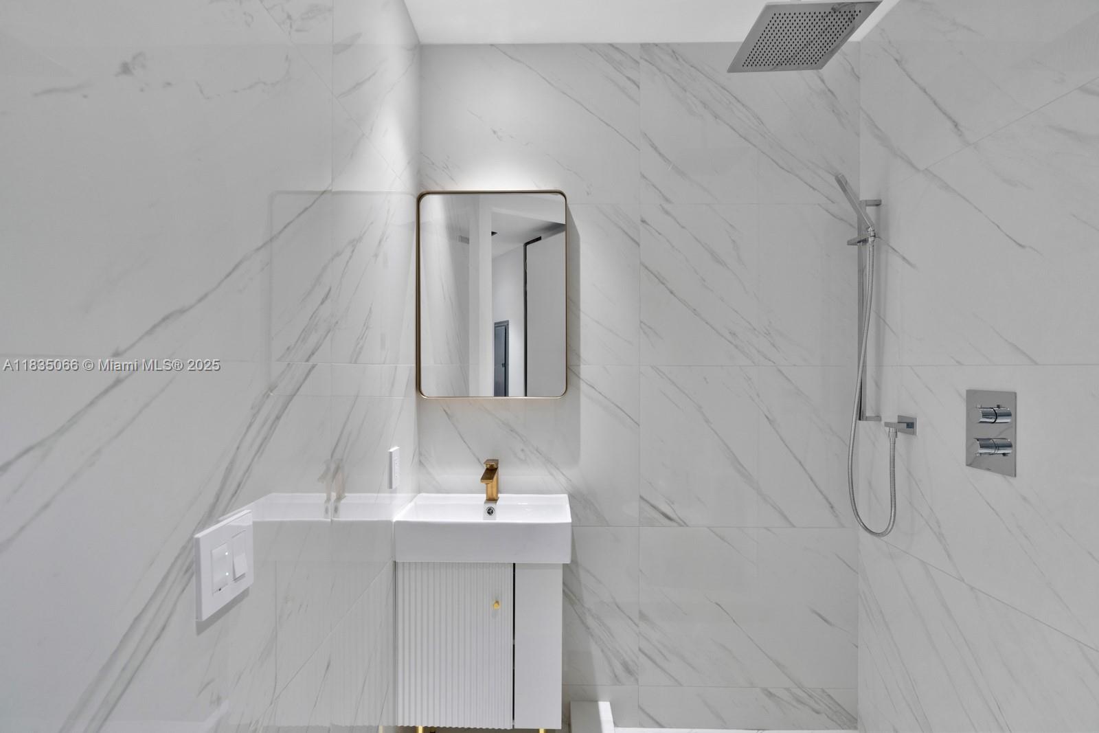 18555 COLLINS AVENUE COND - Residential