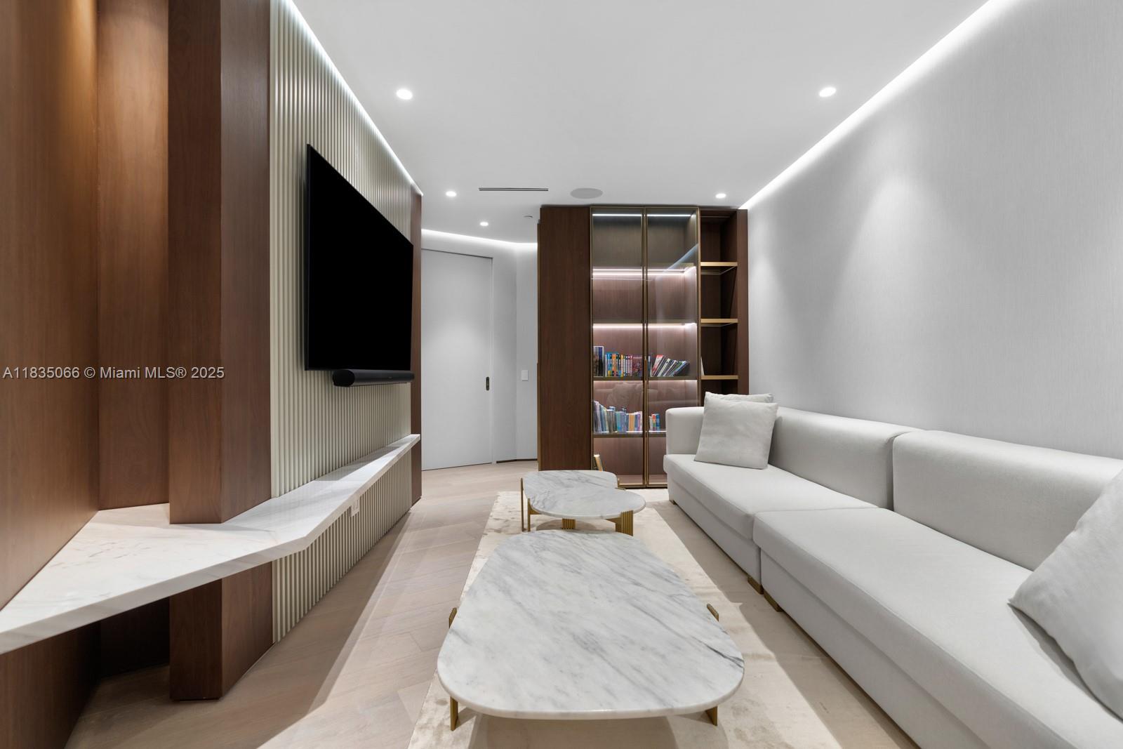 18555 COLLINS AVENUE COND - Residential