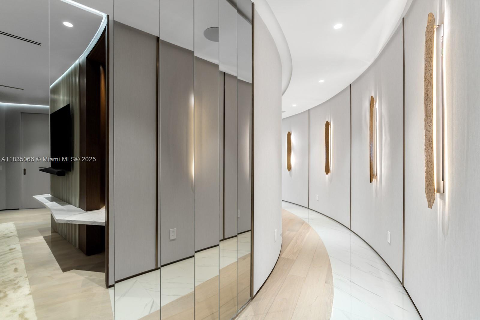 18555 COLLINS AVENUE COND - Residential