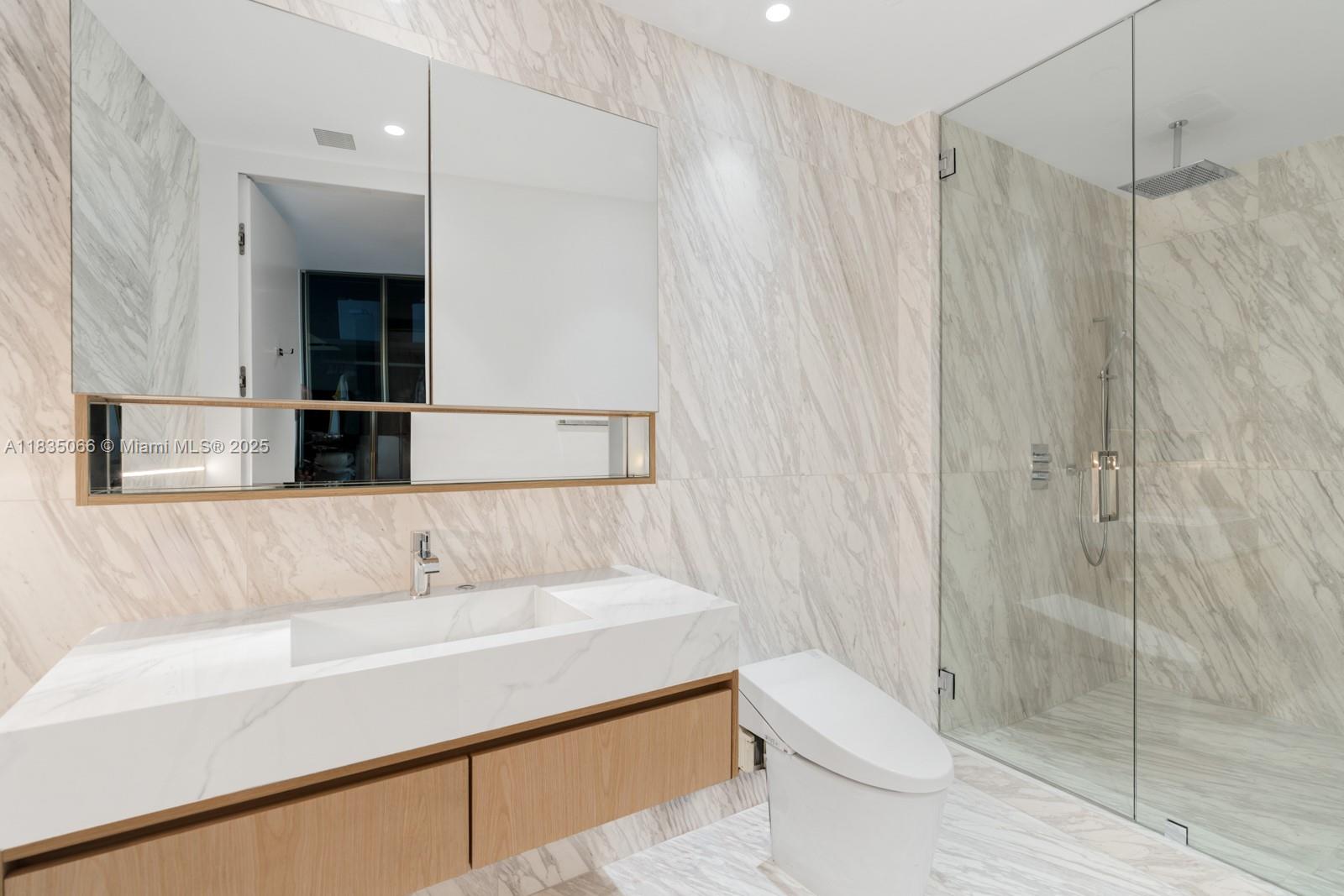 18555 COLLINS AVENUE COND - Residential