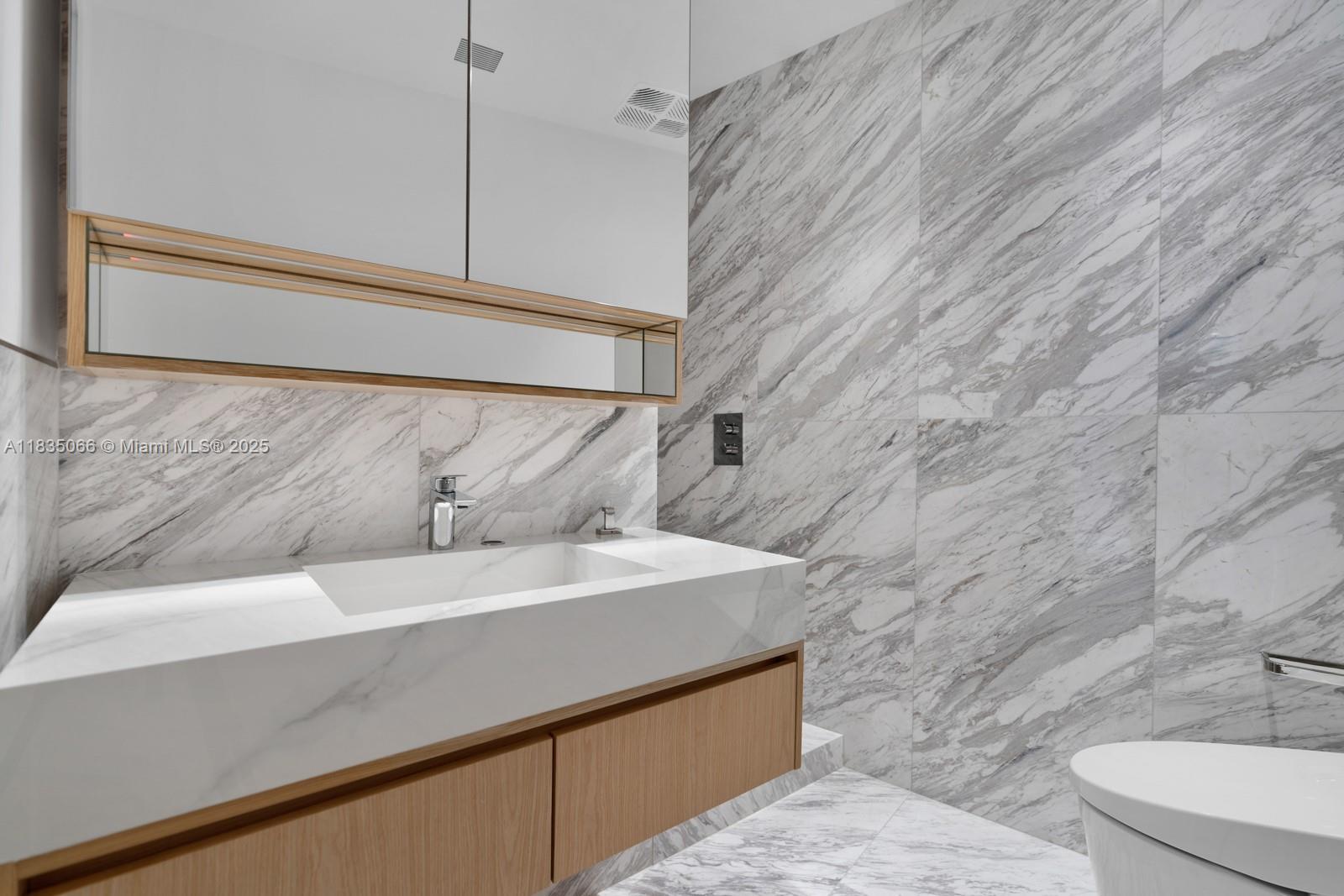 18555 COLLINS AVENUE COND - Residential