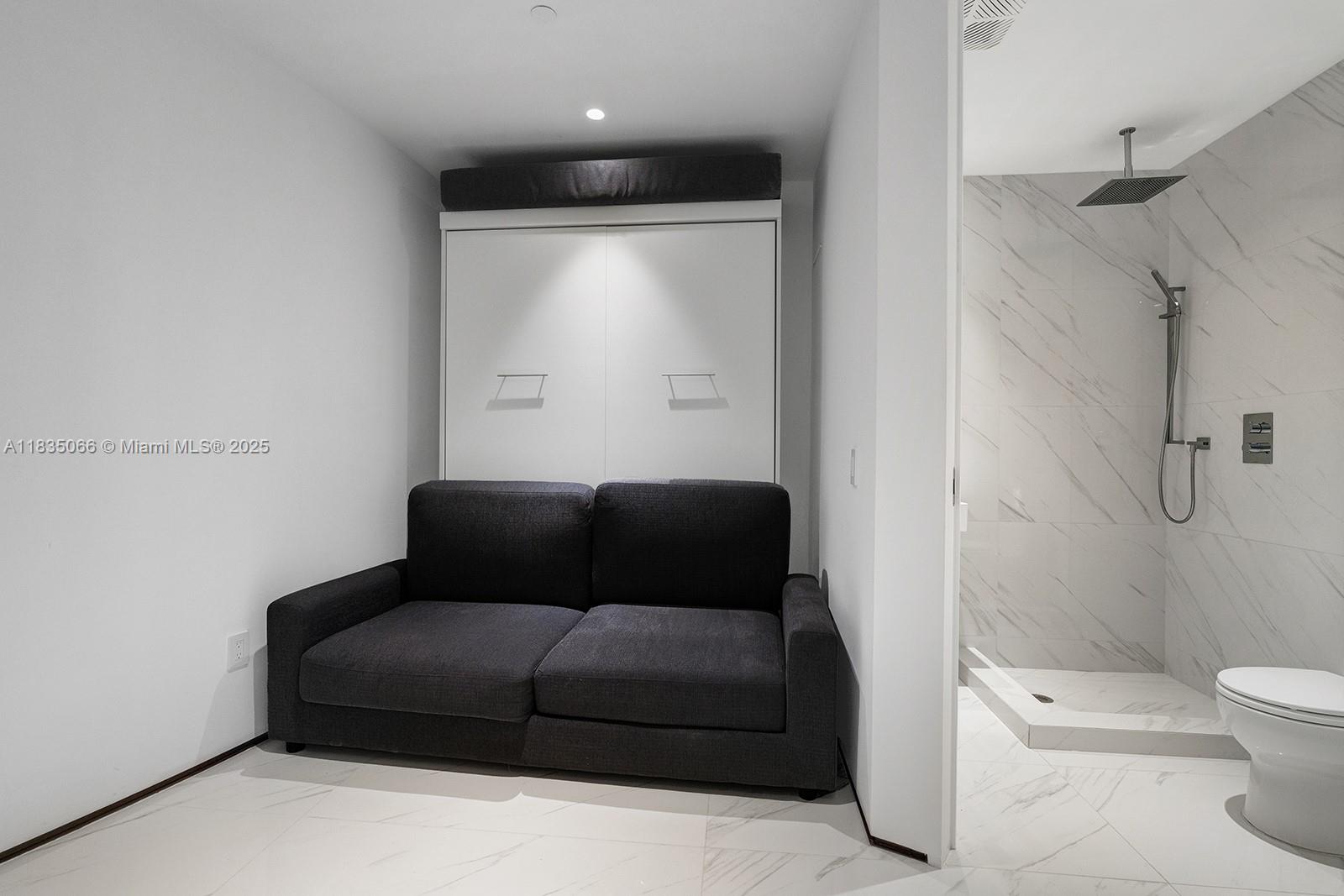 18555 COLLINS AVENUE COND - Residential