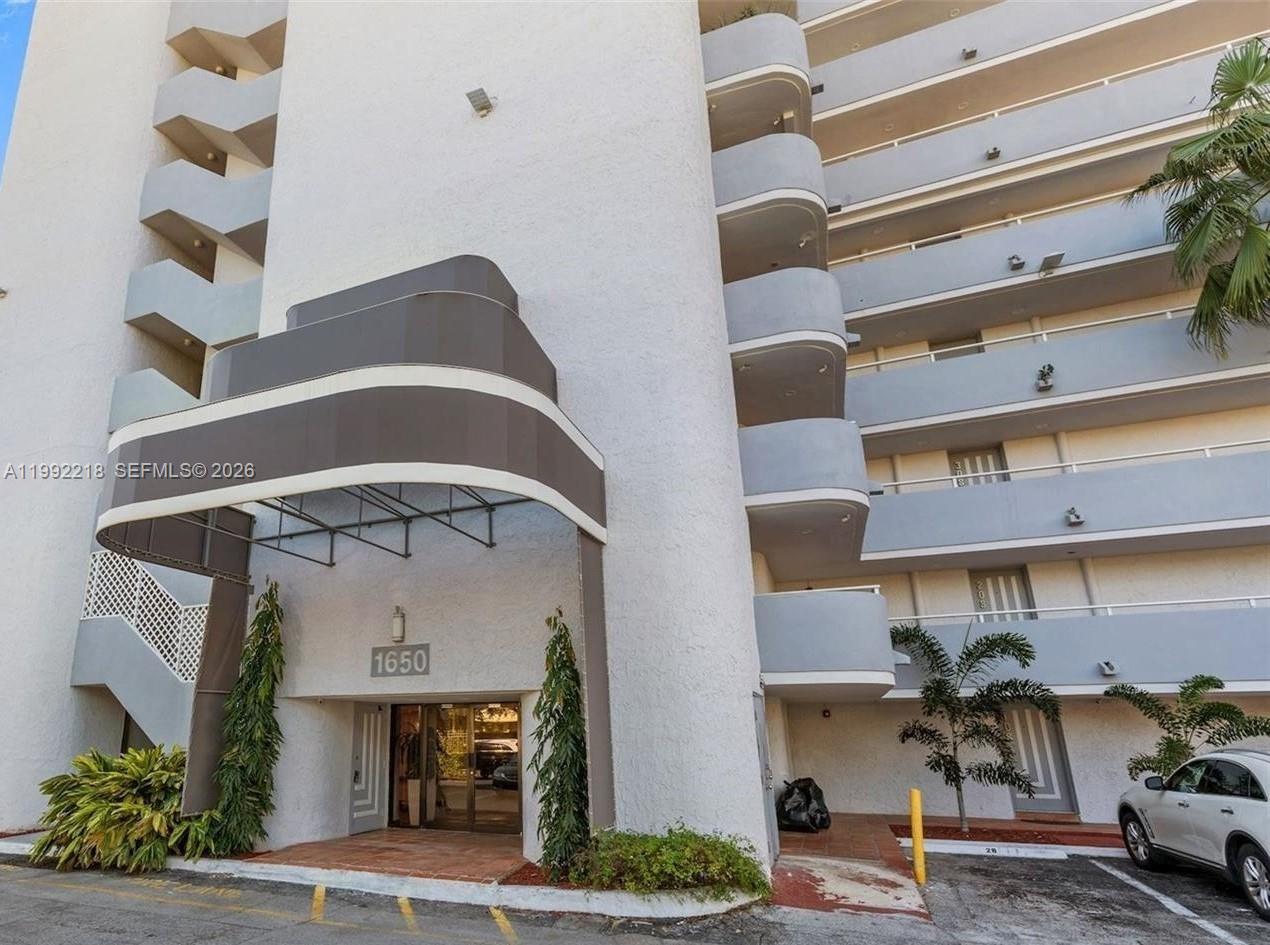 CRICKET CLUBHOUSE CONDO - Residential