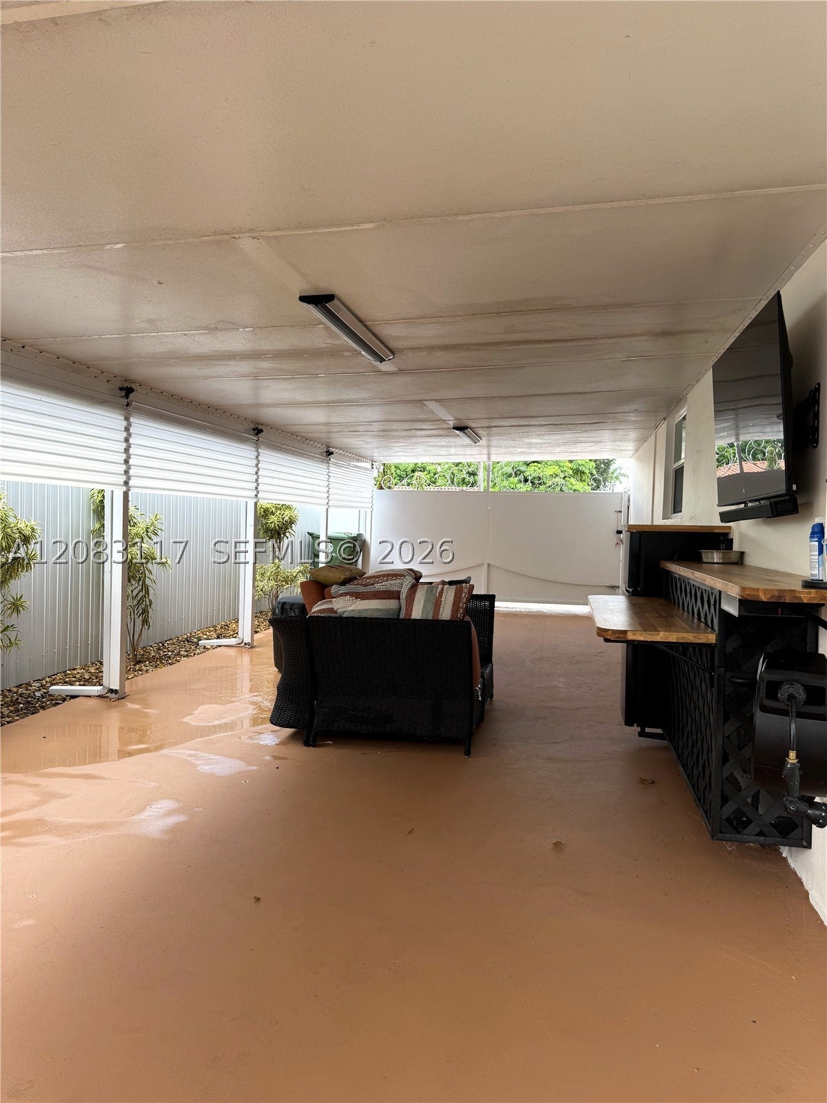 1160 W 33rd Pl