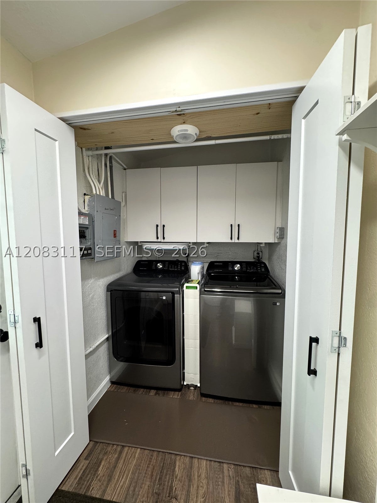 1160 W 33rd Pl