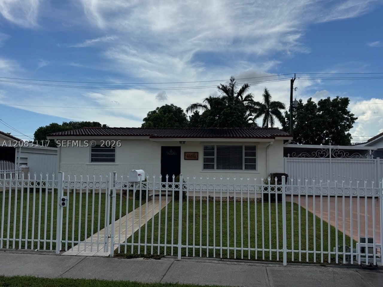 1160 W 33rd Pl
