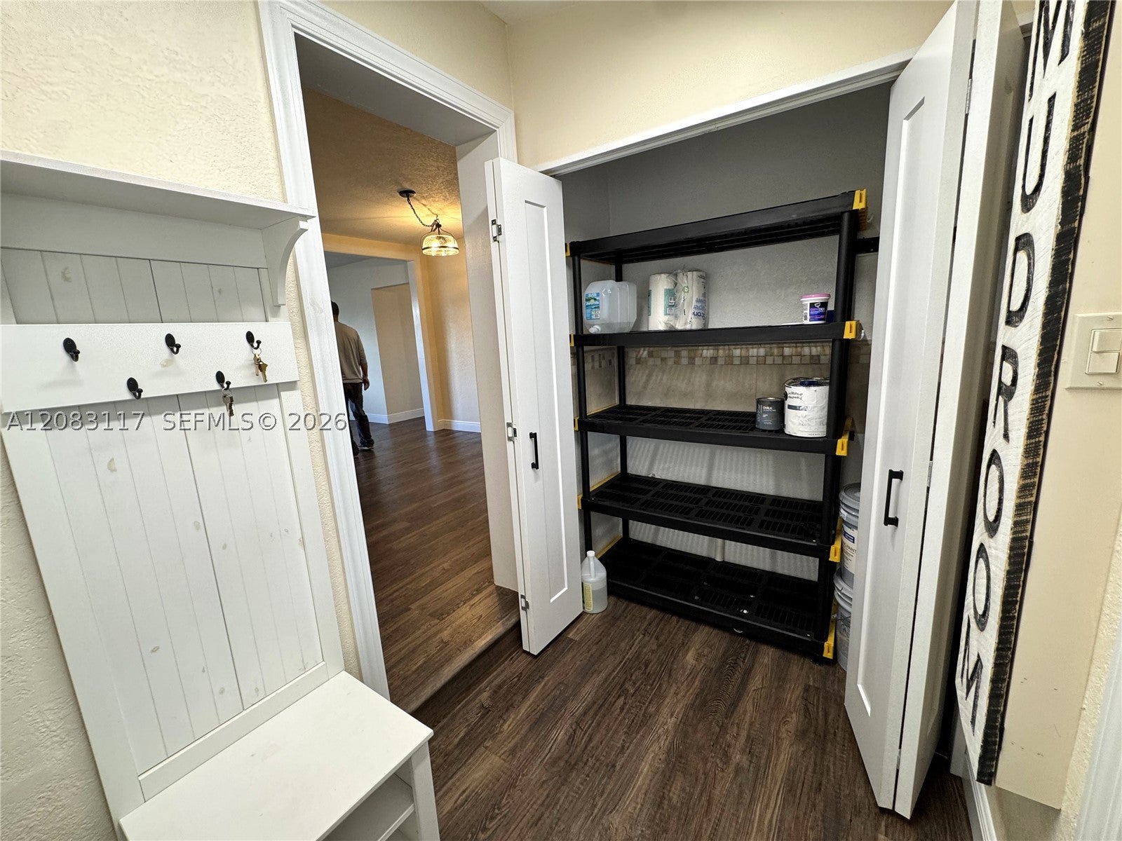 1160 W 33rd Pl