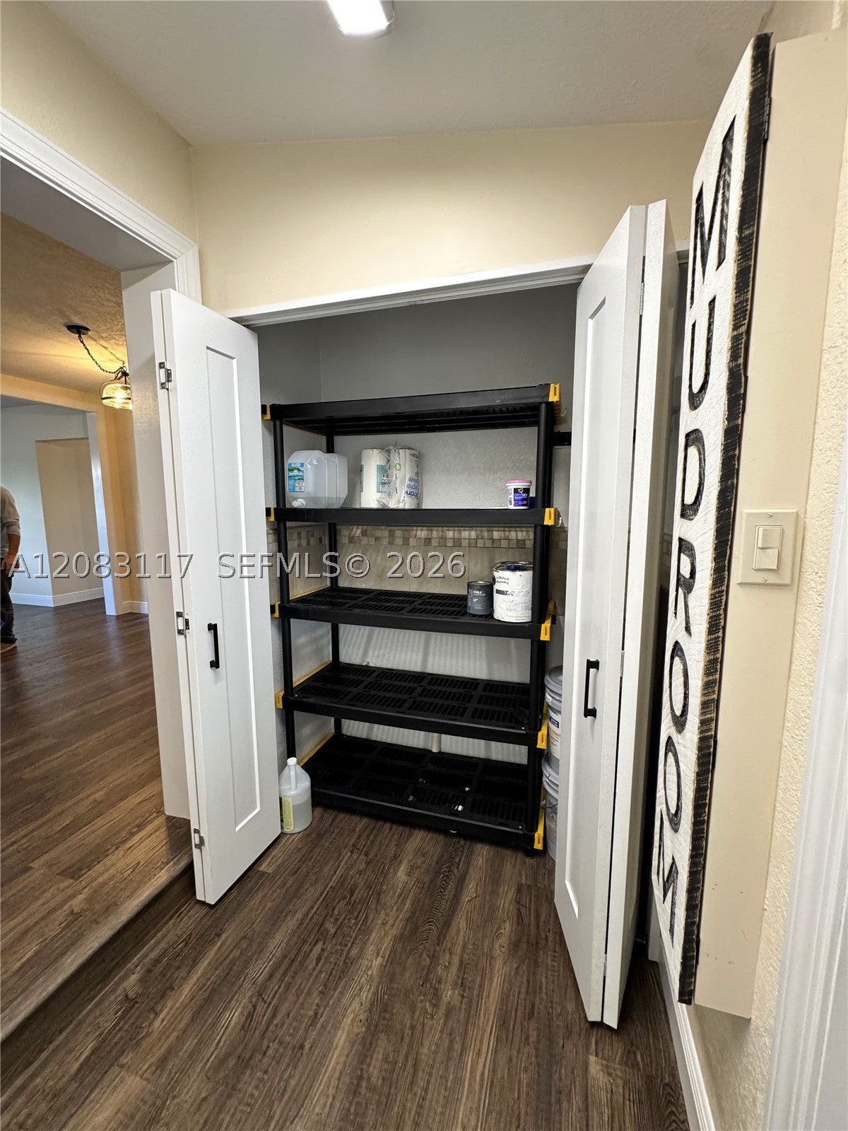 1160 W 33rd Pl