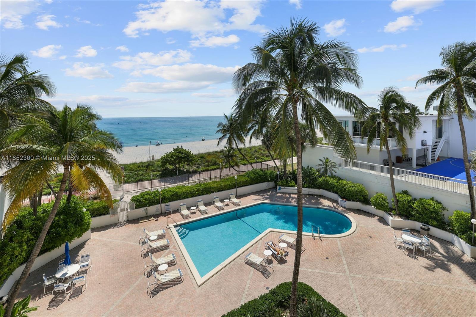 5415 Collins Ave 407