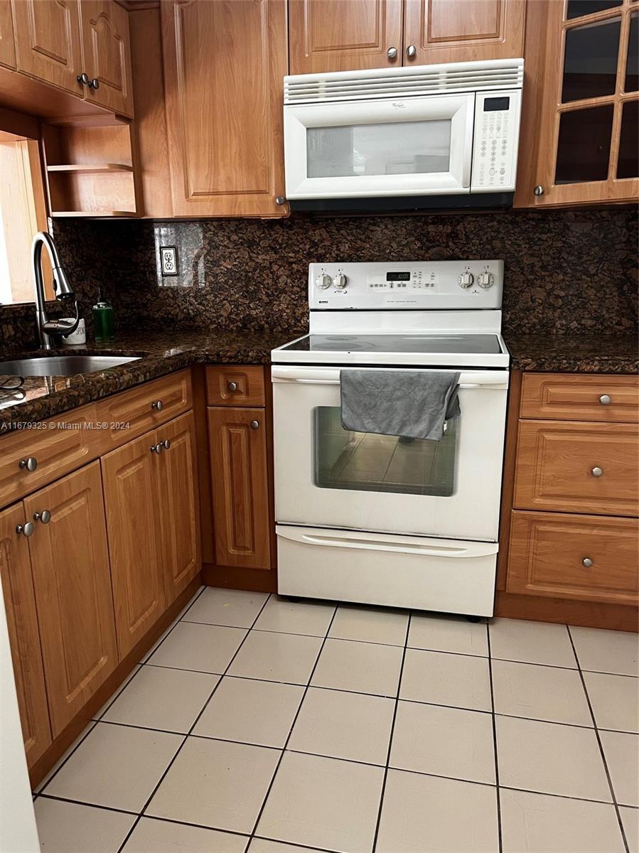 INTERNATIONAL PARK CONDO - Residential Lease