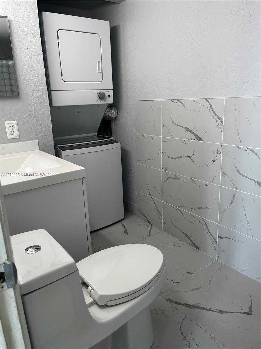 INTERNATIONAL PARK CONDO - Residential Lease
