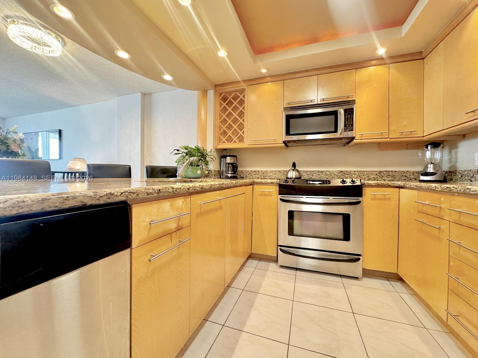 HALLMARK OF HOLLYWOOD CON - Residential Lease