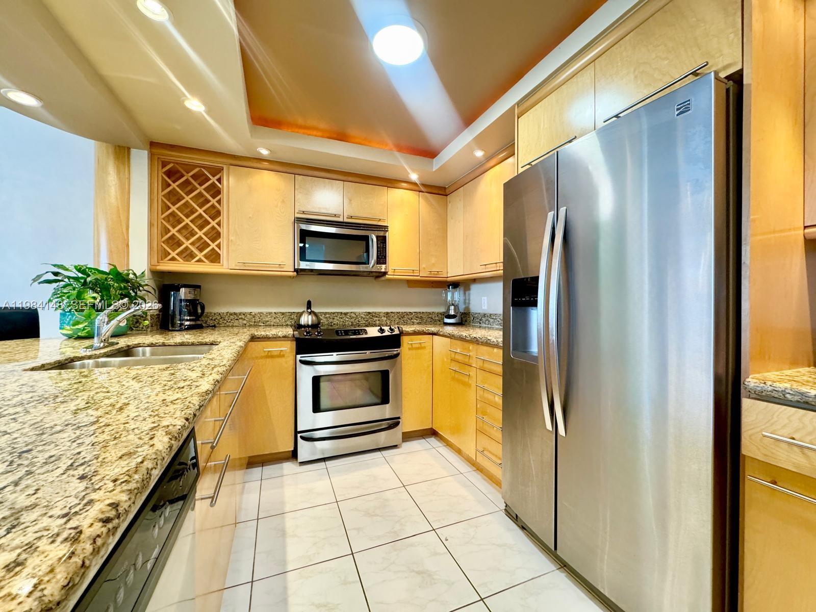 HALLMARK OF HOLLYWOOD CON - Residential Lease