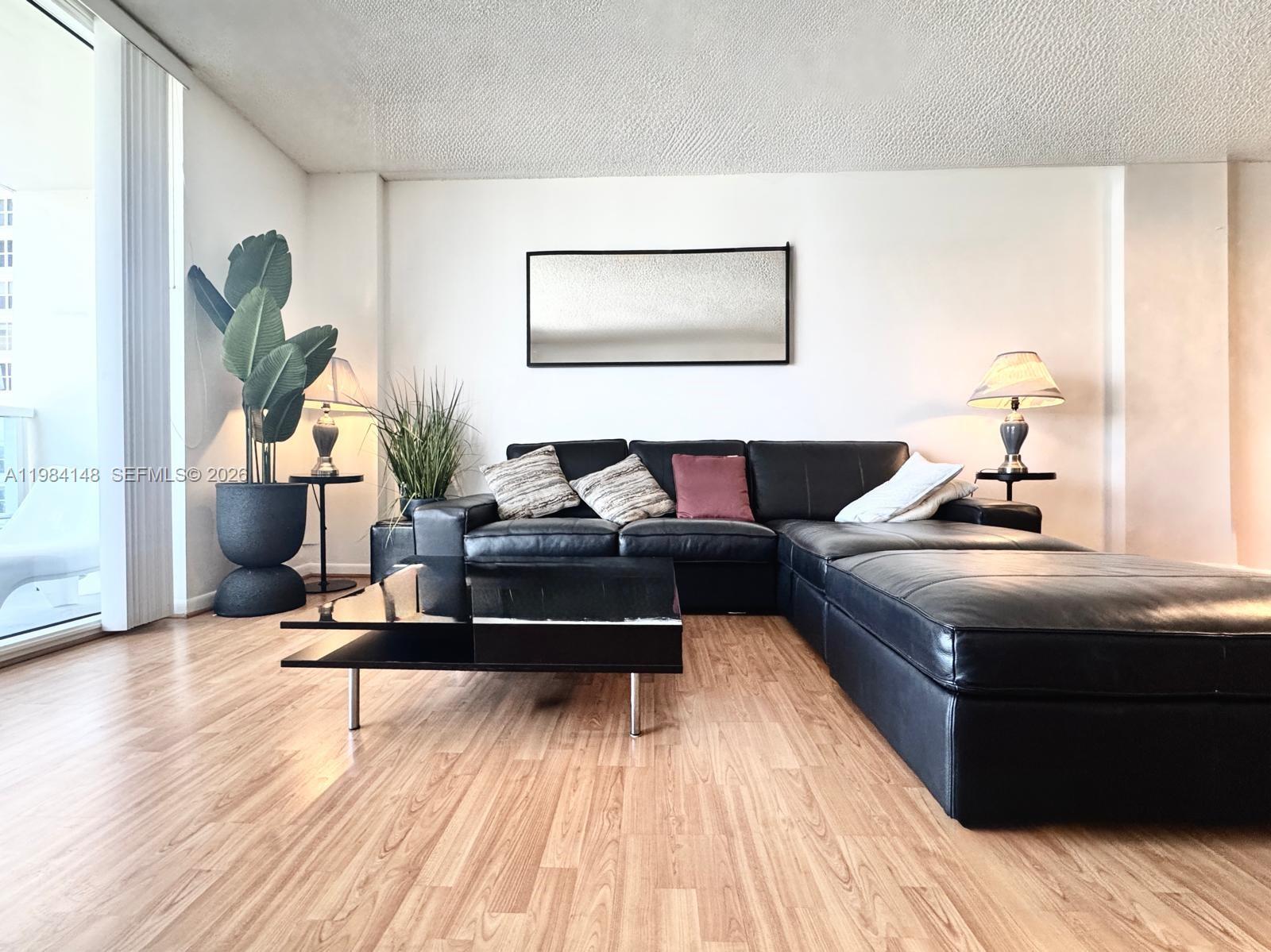 HALLMARK OF HOLLYWOOD CON - Residential Lease