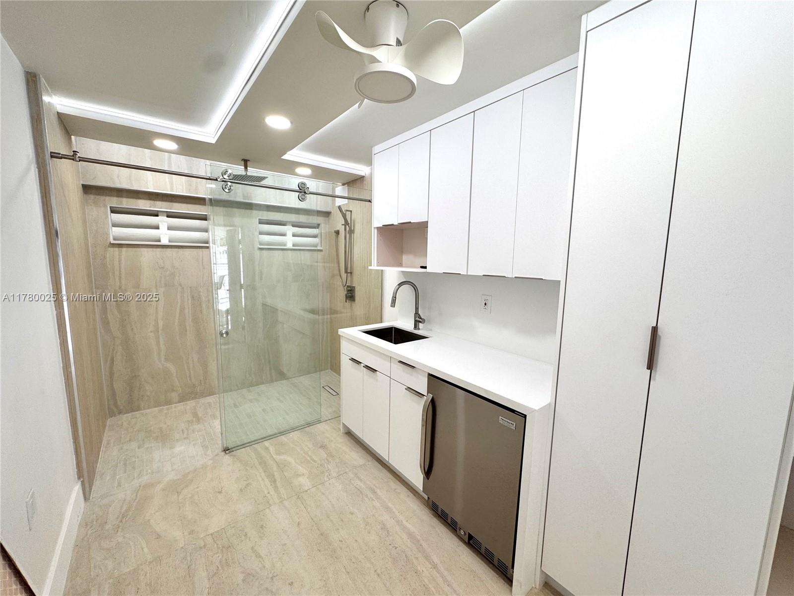 2899 Collins Ave 6, Miami Beach, Miami-Dade County, Florida - 0.5 Bathrooms - 
