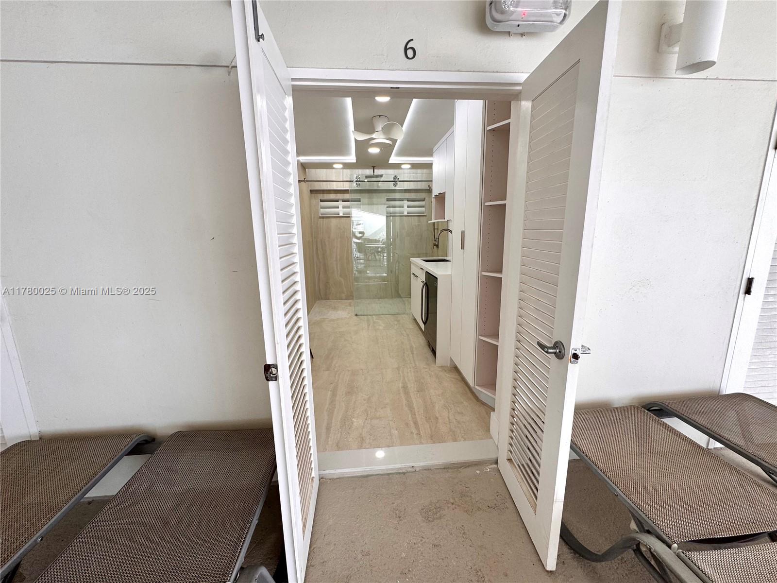 2899 Collins Ave 6