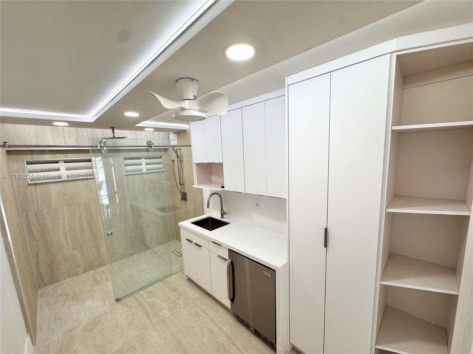2899 Collins Ave 6