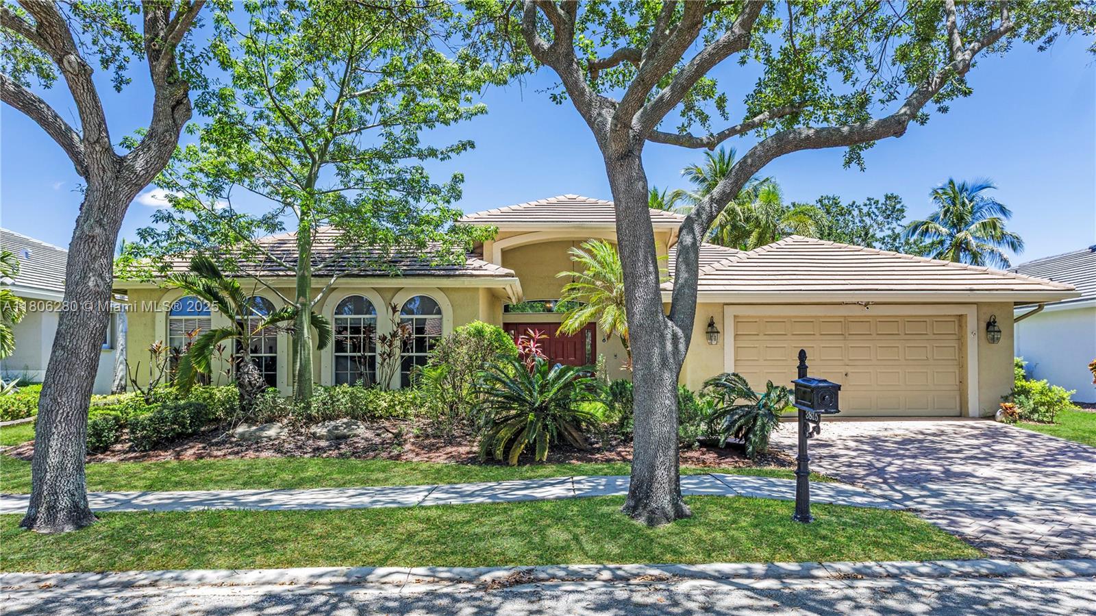 Rental Property at 3815 Oak Ridge Cir, Weston, Broward County, Florida - Bedrooms: 5 
Bathrooms: 3  - $7,500 MO.