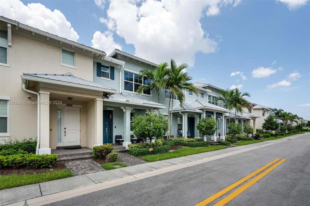 Photo of 3944 Poinciana Ln, Hollywood, FL 33021 (MLS # A11527228)
