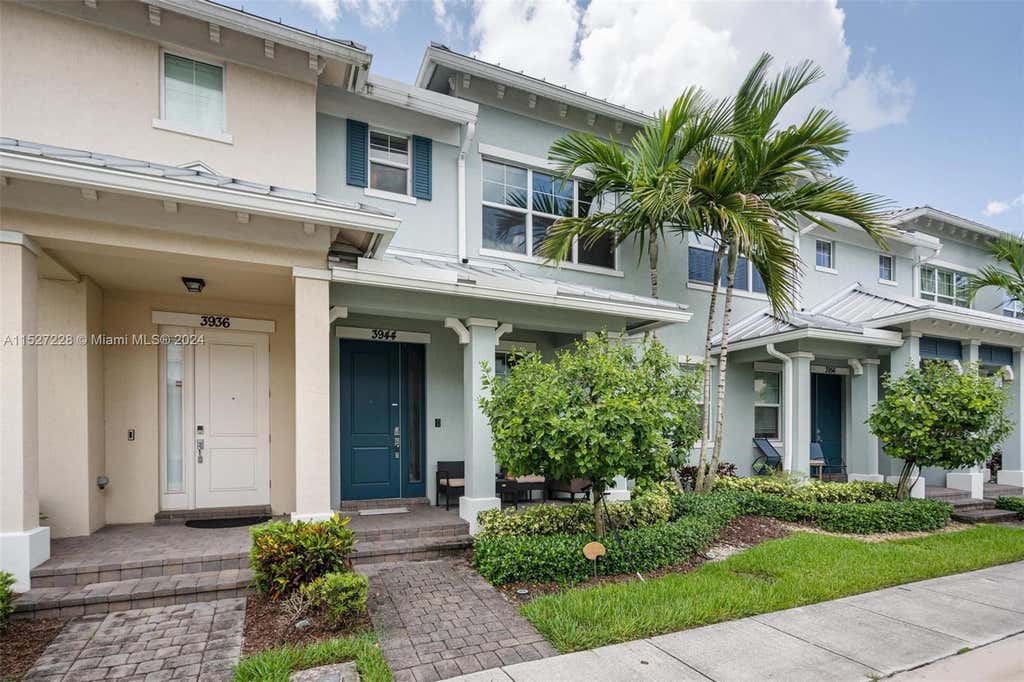 Photo of 3944 Poinciana Ln, Hollywood, FL 33021 (MLS # A11527228)