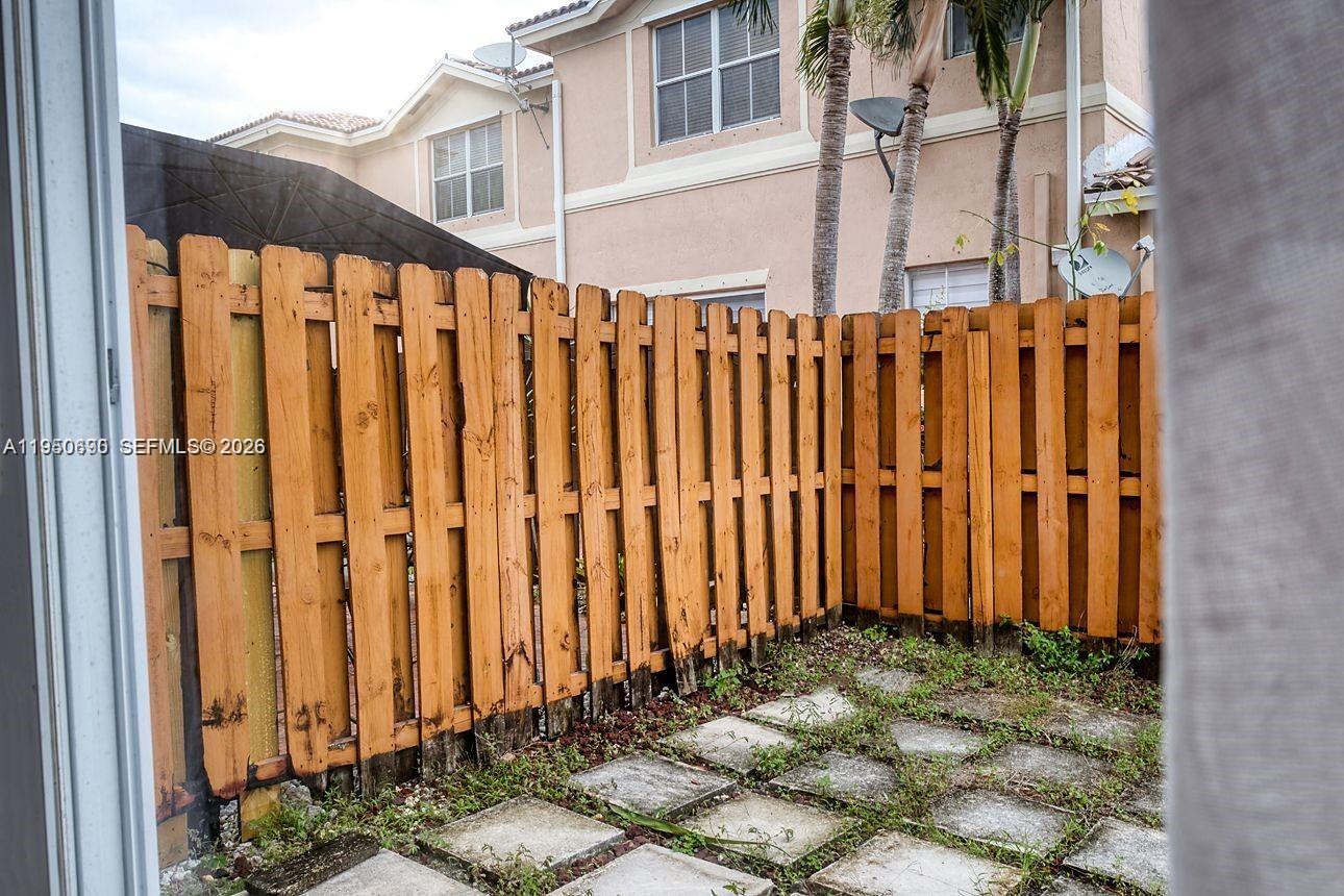 KENDALL BREEZE - Residential Lease