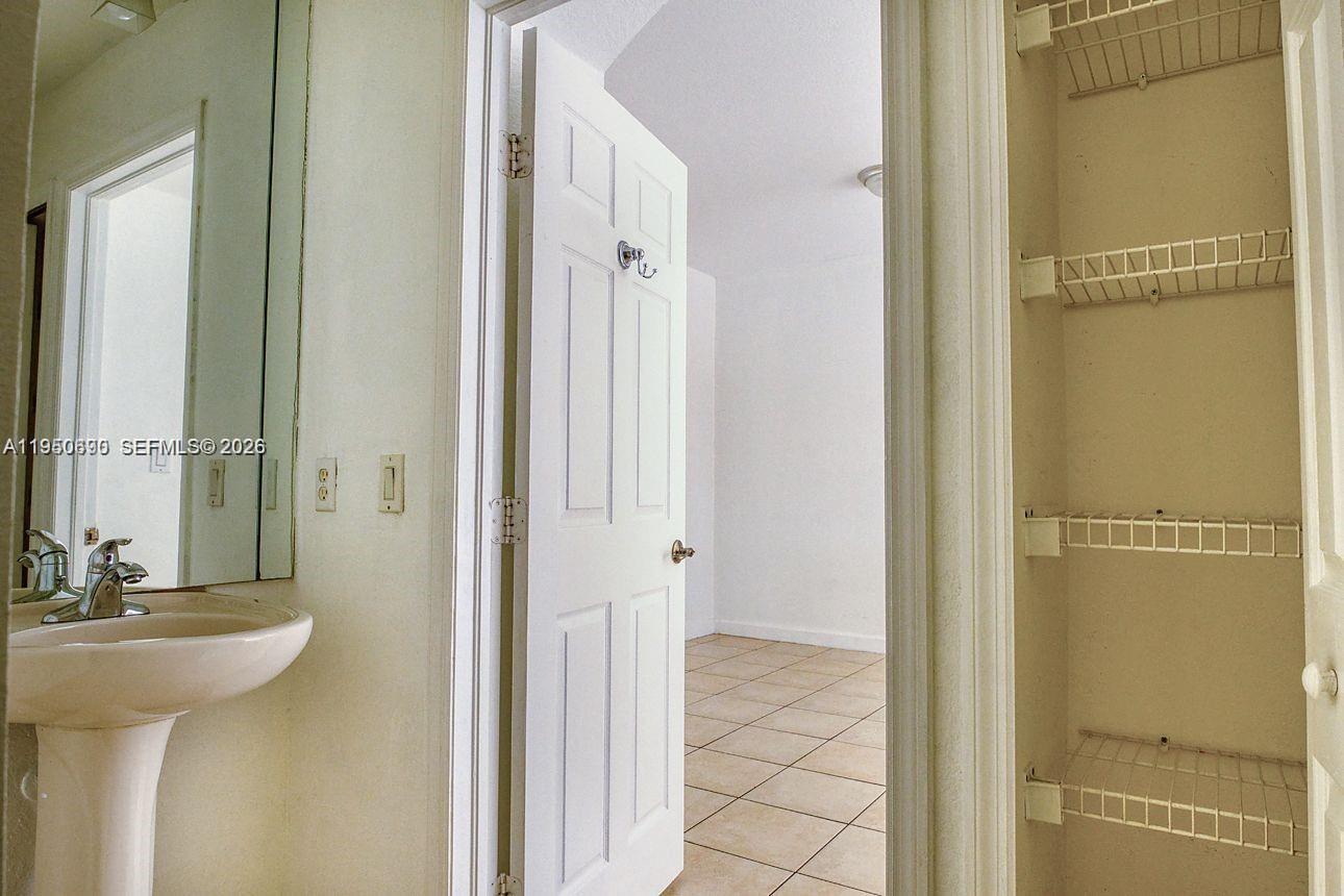 KENDALL BREEZE - Residential Lease