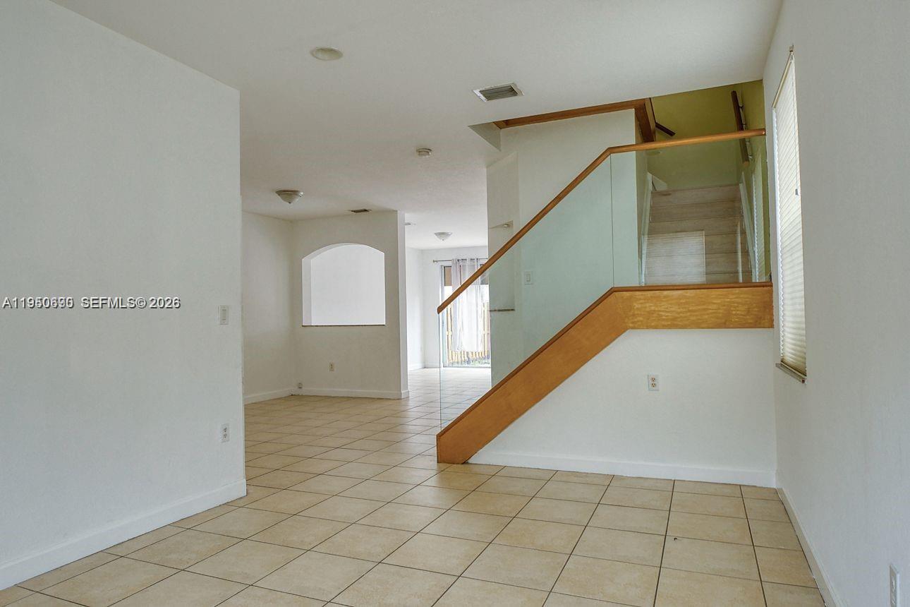 KENDALL BREEZE - Residential Lease