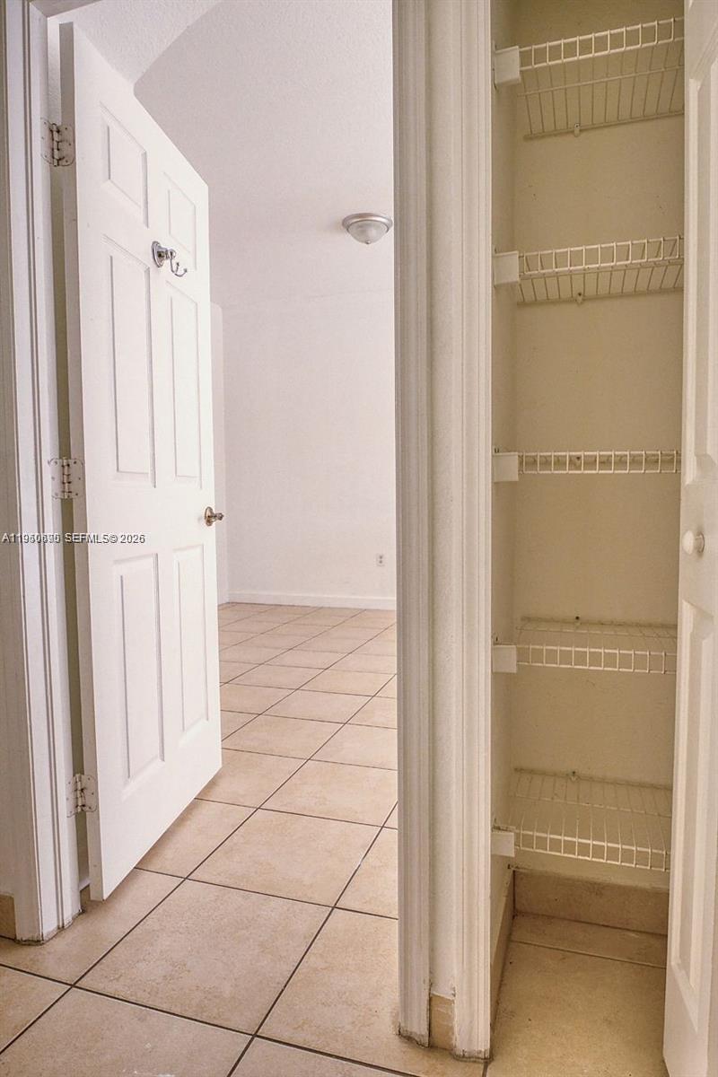 KENDALL BREEZE - Residential Lease