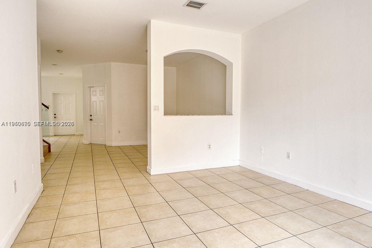 KENDALL BREEZE - Residential Lease